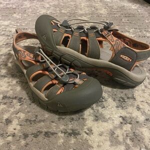 Keen shoes (women’s)